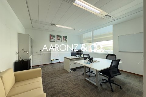 Снять в аренду офис в Sheikh Zayed Road, Дубай: 534м², № 89705 - фото 8