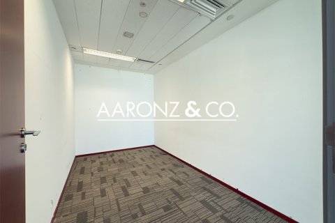 Office in Sheikh Zayed Road, Dubai 353 sq.m. № 89703 - photo 6