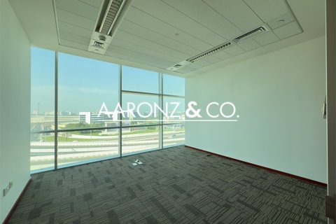 Office in Sheikh Zayed Road, Dubai 353 sq.m. № 89703 - photo 10