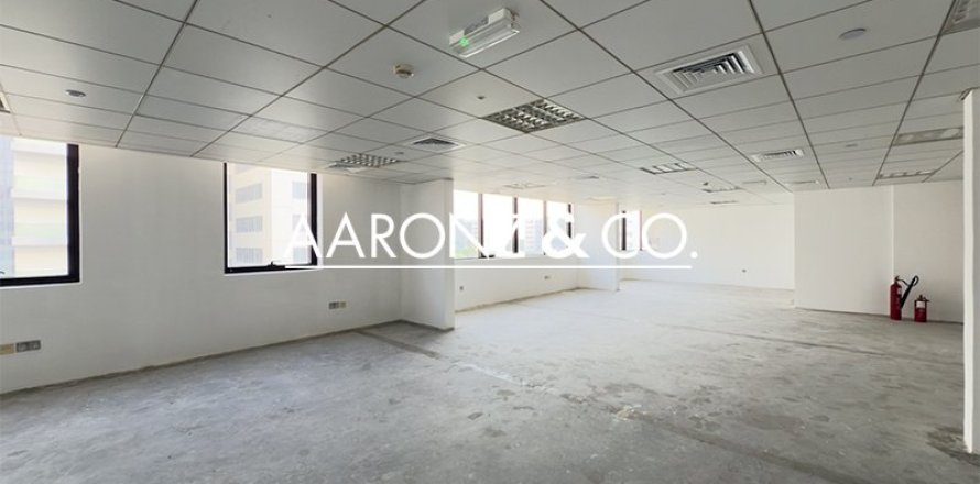 Office in Dubai Investment Park, Dubai 1319 sq.m. № 89708