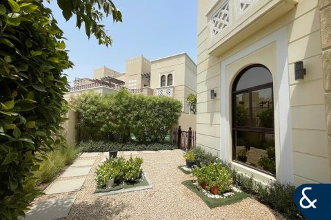 Villa en Al Salam, Mudon, Dubai, 4 dormitorios, 354 m², № 74785 - foto 2