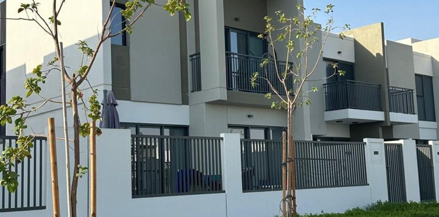 Townhouse in Dubai 4 bedrooms, 230 sq.m. № 111297