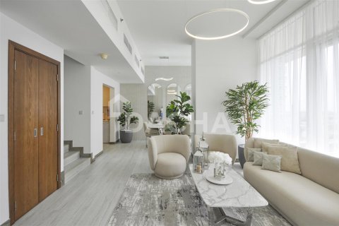 Duplex à Jumeirah Village Circle, Dubai, 2 chambres, 175 m², № 6801 - photo 2