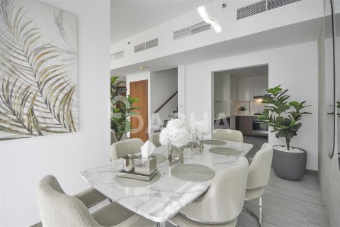 Duplex à Jumeirah Village Circle, Dubai, 2 chambres, 175 m², № 6801 - photo 26