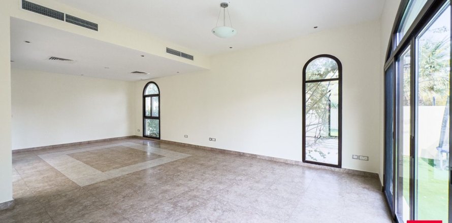 Townhouse in Dubai 4 bedrooms, 423.9 sq.m. № 139359