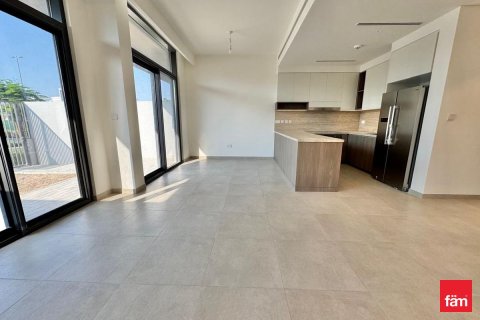 Townhouse in Dubai 3 bedrooms, 206 sq.m. № 97888 - photo 2