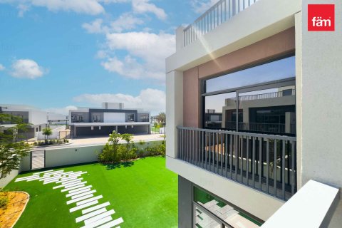 Villa in Dubai 4 bedrooms, 484.1 sq.m. № 23756 - photo 3