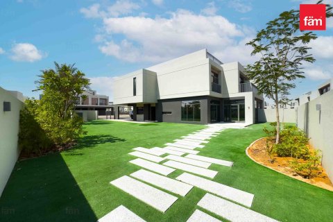 Villa in Dubai 4 bedrooms, 484.1 sq.m. № 23756 - photo 1