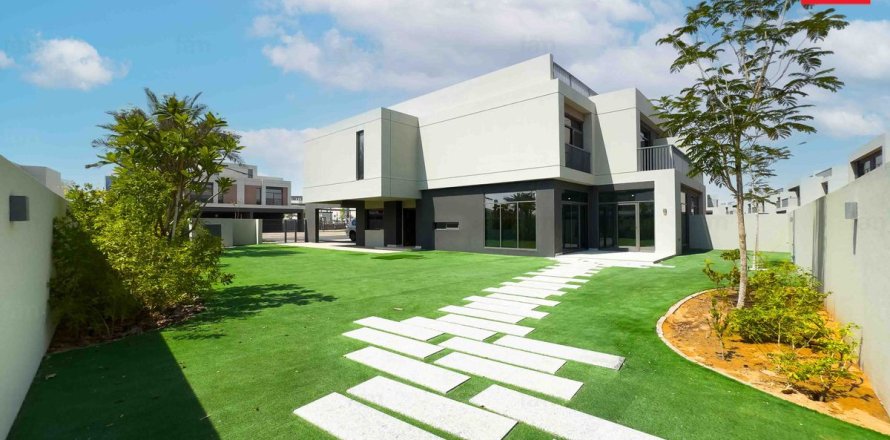 Villa in Dubai 4 bedrooms, 484.1 sq.m. № 23756