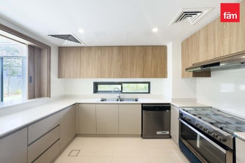Villa in Dubai 4 bedrooms, 484.1 sq.m. № 23756 - photo 6
