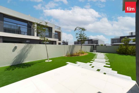 Villa in Dubai 4 bedrooms, 484.1 sq.m. № 23756 - photo 2