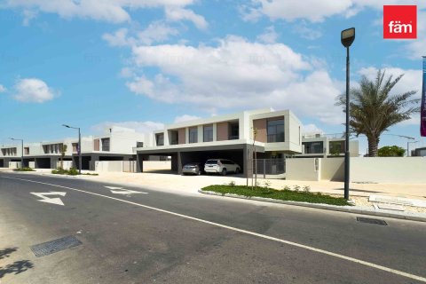Villa in Dubai 4 bedrooms, 484.1 sq.m. № 23756 - photo 5