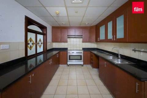 Apartment in Dubai 4 bedrooms, 260.6 sq.m. № 113620 - photo 2