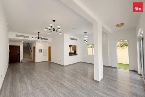 Villa in Dubai 3 bedrooms, 325 sq.m. № 123912 - photo 5