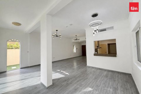 Villa in Dubai 3 bedrooms, 325 sq.m. № 123912 - photo 10