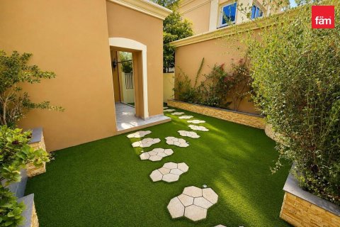 Villa in Dubai 3 bedrooms, 325 sq.m. № 123912 - photo 12