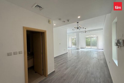 Villa in Dubai 3 bedrooms, 325 sq.m. № 123912 - photo 4