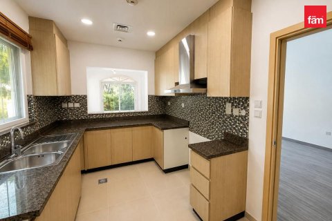 Villa in Dubai 3 bedrooms, 325 sq.m. № 123912 - photo 3