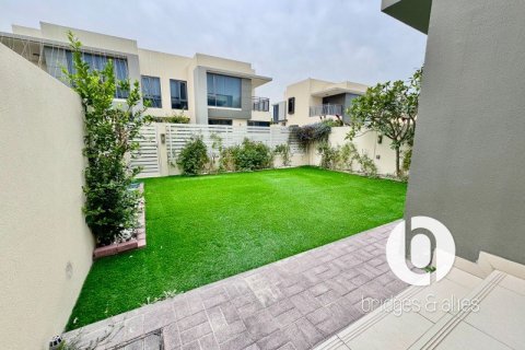 Villa en Dubai Hills Estate, Dubai, 3 dormitorios, 194 m², № 102243