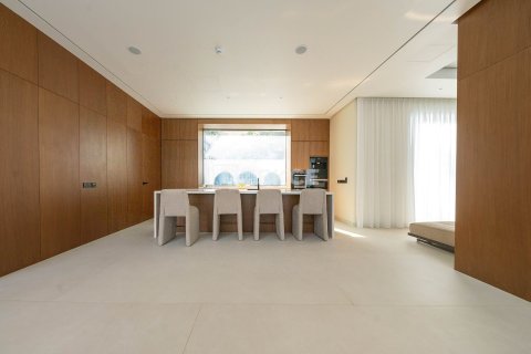 Villa in Dubai 6 bedrooms, 1031 sq.m. № 102244 - photo 25