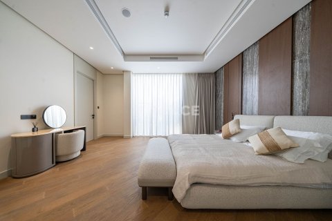 Villa in Dubai 6 bedrooms, 1031 sq.m. № 102244 - photo 18