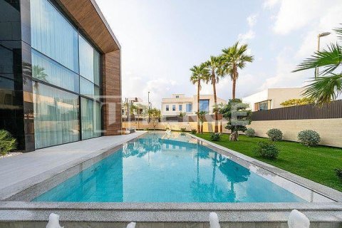 Villa in Dubai 6 bedrooms, 1031 sq.m. № 102244 - photo 13