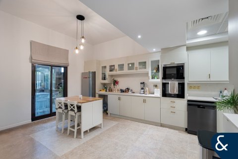 Villa in Mudon, Dubai 4 bedrooms, 354 sq.m. № 91282 - photo 2