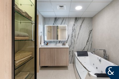 Apartment in Motor City, Dubai 3 bedrooms, 198 sq.m. № 91291 - photo 17