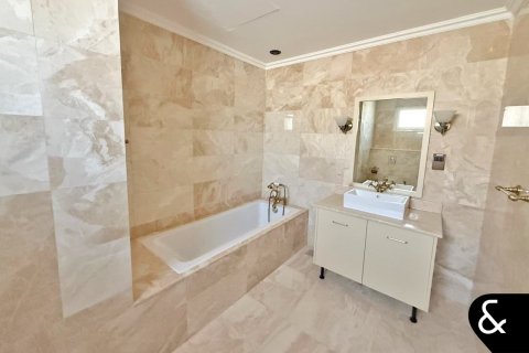 Купить виллу в Dubai Land, Дубай: 6 спален, 1256м², № 91284 - фото 19