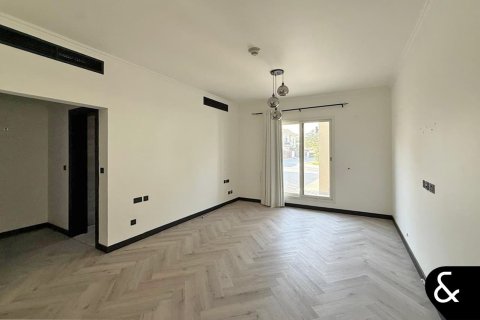 Купить виллу в Dubai Land, Дубай: 6 спален, 1256м², № 91284 - фото 11