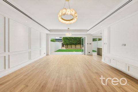 Купить виллу в Арабиан Ранчес, Дубай: 4 спальни, 236.07м², № 123531 - фото 2