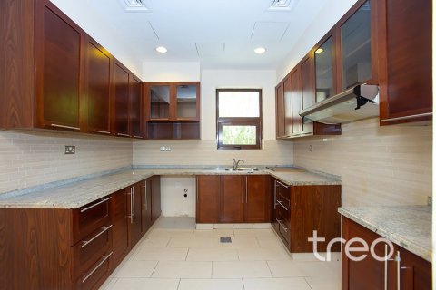 Villa in Casa, Arabian Ranches 2, Dubai 4 bedrooms, 296.92 sq.m. № 123527 - photo 6