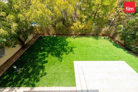 Villa à Dubai, 4 chambres, 560.3 m², № 133084 - photo 2