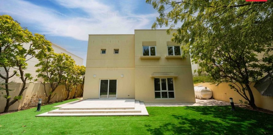 Villa à Dubai, 4 chambres, 560.3 m², № 133084