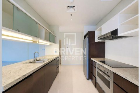 Apartment in Sheikh Zayed Road, Dubai 3 bedrooms, 209.96 sq.m. № 128527 - photo 13