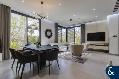 Villa in Jumeirah Village Circle, Dubai 4 bedrooms, 402 sq.m. № 74693 - photo 1