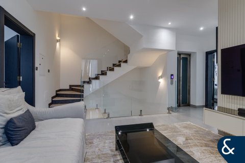 Villa in Jumeirah Village Circle, Dubai 4 bedrooms, 402 sq.m. № 74693 - photo 24