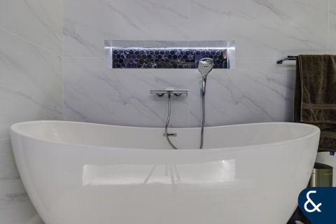 Villa in Jumeirah Village Circle, Dubai 4 bedrooms, 402 sq.m. № 74693 - photo 13