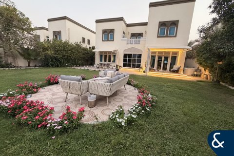 Villa in Regional, Jumeirah Park, Dubai 3 bedrooms, 285 sq.m. № 74684 - photo 1