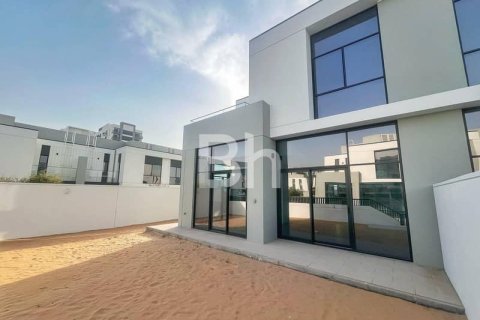 Снять в аренду таунхаус в Al Furjan, Дубай: 4 спальни, 280м², № 22150 - фото 2