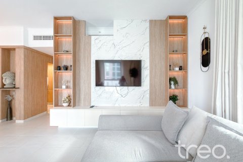 Apartamento en Burj Khalifa, Dubai, 2 dormitorios, 134.9 m², № 119888 - foto 4