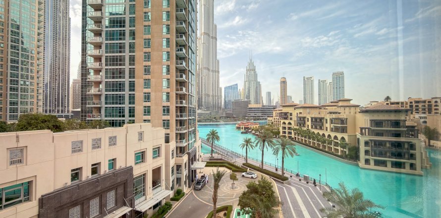 Apartamento en Burj Khalifa, Dubai, 2 dormitorios, 134.9 m², № 119888
