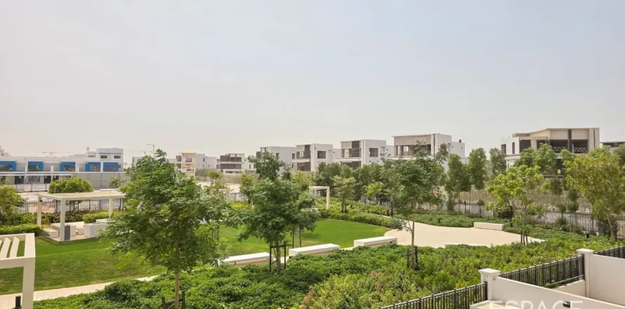 Adosado en Damac Lagoons, Dubai, 4 dormitorios, 207 m², № 62088