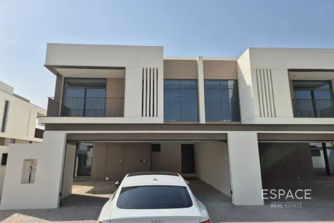 Almacén en Al Furjan, Dubai, 4 dormitorios, 335 m², № 62089 - foto 1