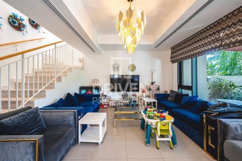 Townhouse in Maple at Dubai Hills Estate, Dubai Hills Estate, Dubai 5 bedrooms, 320.42 sq.m. № 127700 - photo 2