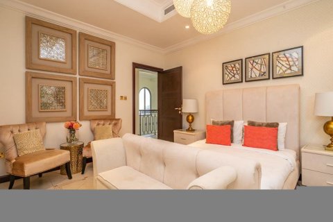 Villa in Palm Jumeirah, Dubai 5 bedrooms, 657.1 sq.m. № 2960 - photo 18