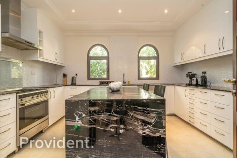 Villa in Palm Jumeirah, Dubai 5 bedrooms, 657.1 sq.m. № 2960 - photo 10
