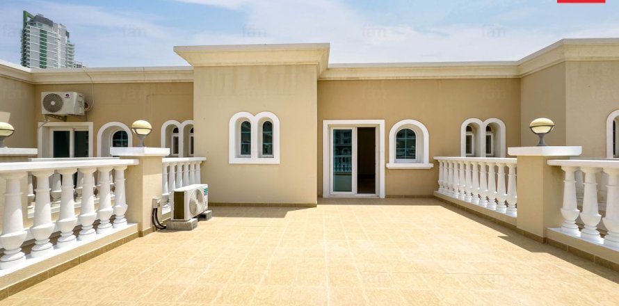 Maison de ville à Dubai, 2 chambres, 240 m², № 115184