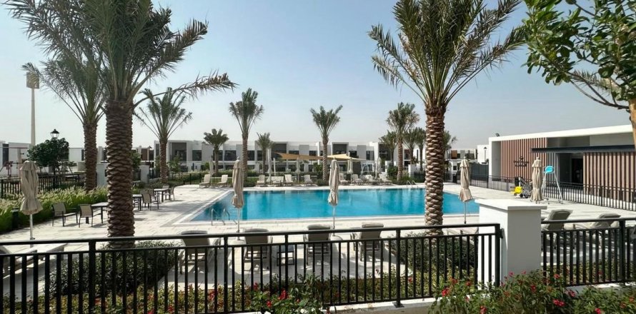 Villa à Dubai, 4 chambres, 231.2 m², № 135152