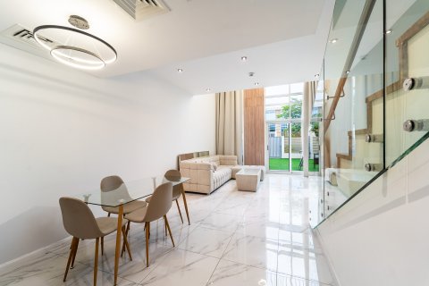 Adosado en Dubai, 2 dormitorios, 124 m², № 101250
